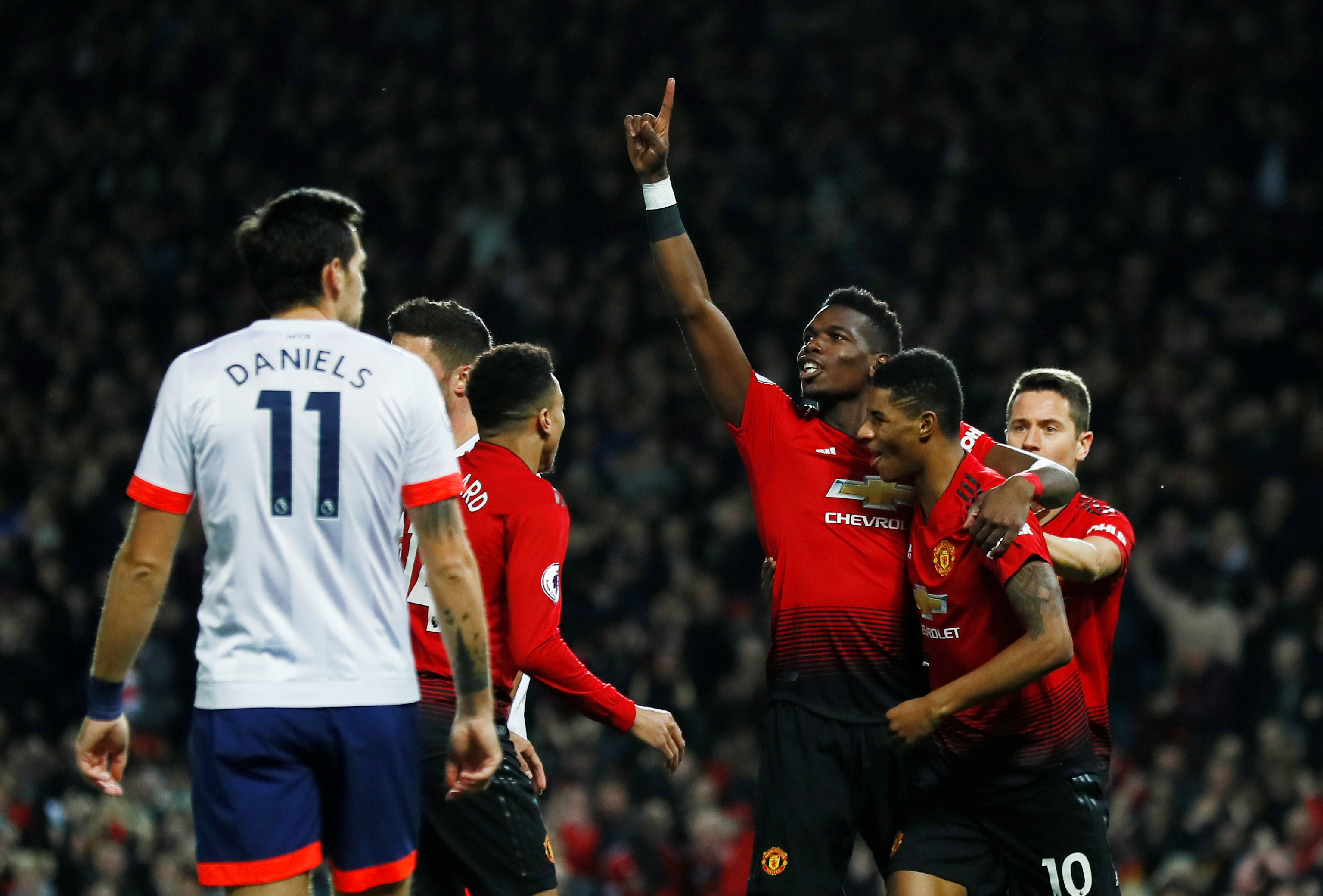 灾难发挥！弗拉门戈门将罗西底线救球险丢球+扑救脱手致丢球（梦游表现！弗拉门戈门将罗西底线回救险送礼+扑救脱手酿失球）